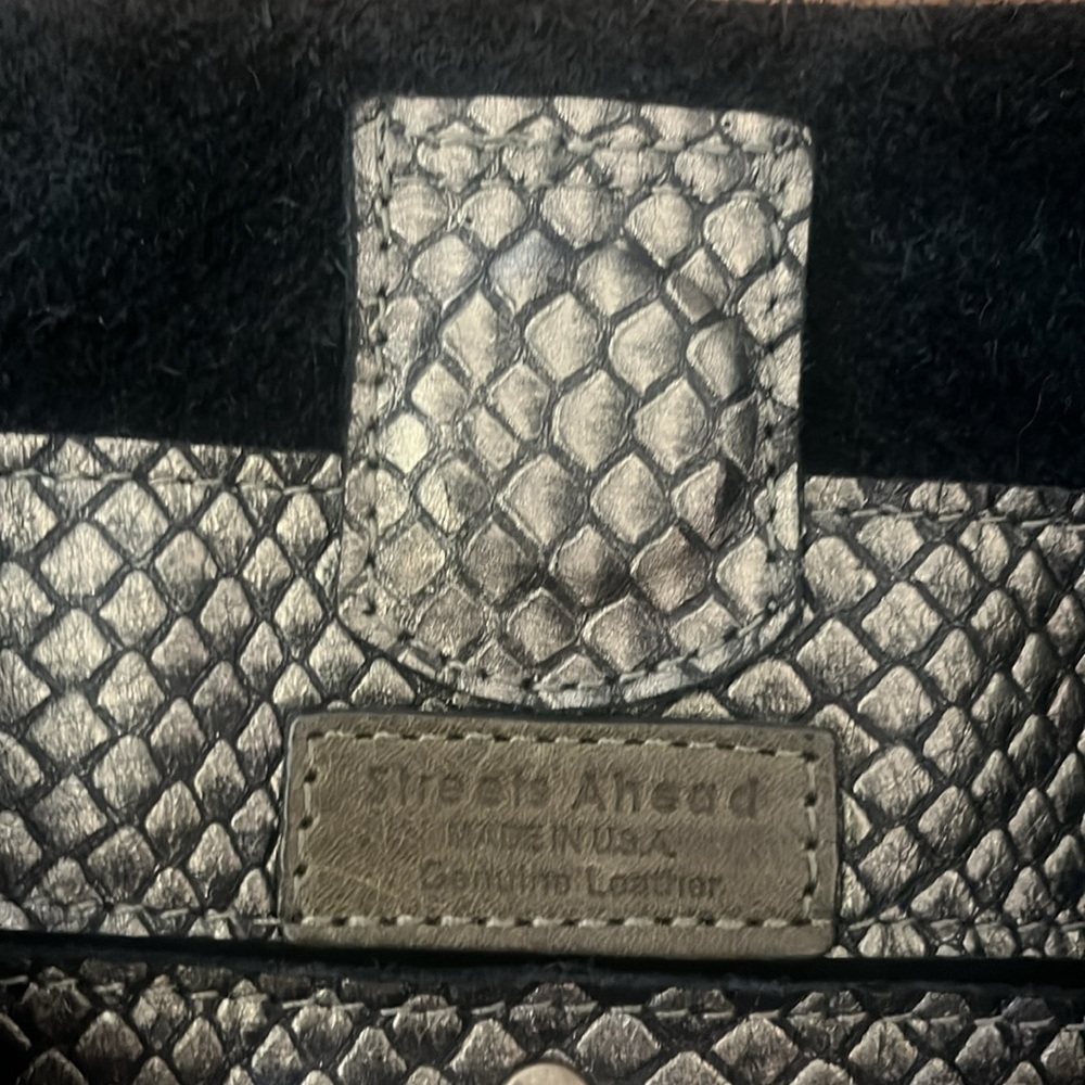 Streets Ahead Leather Elegant Black and Gold Tote Bag - Picture 5 of 11